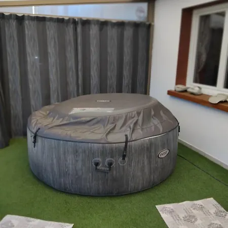 De La Souche Avec Jacuzzi *